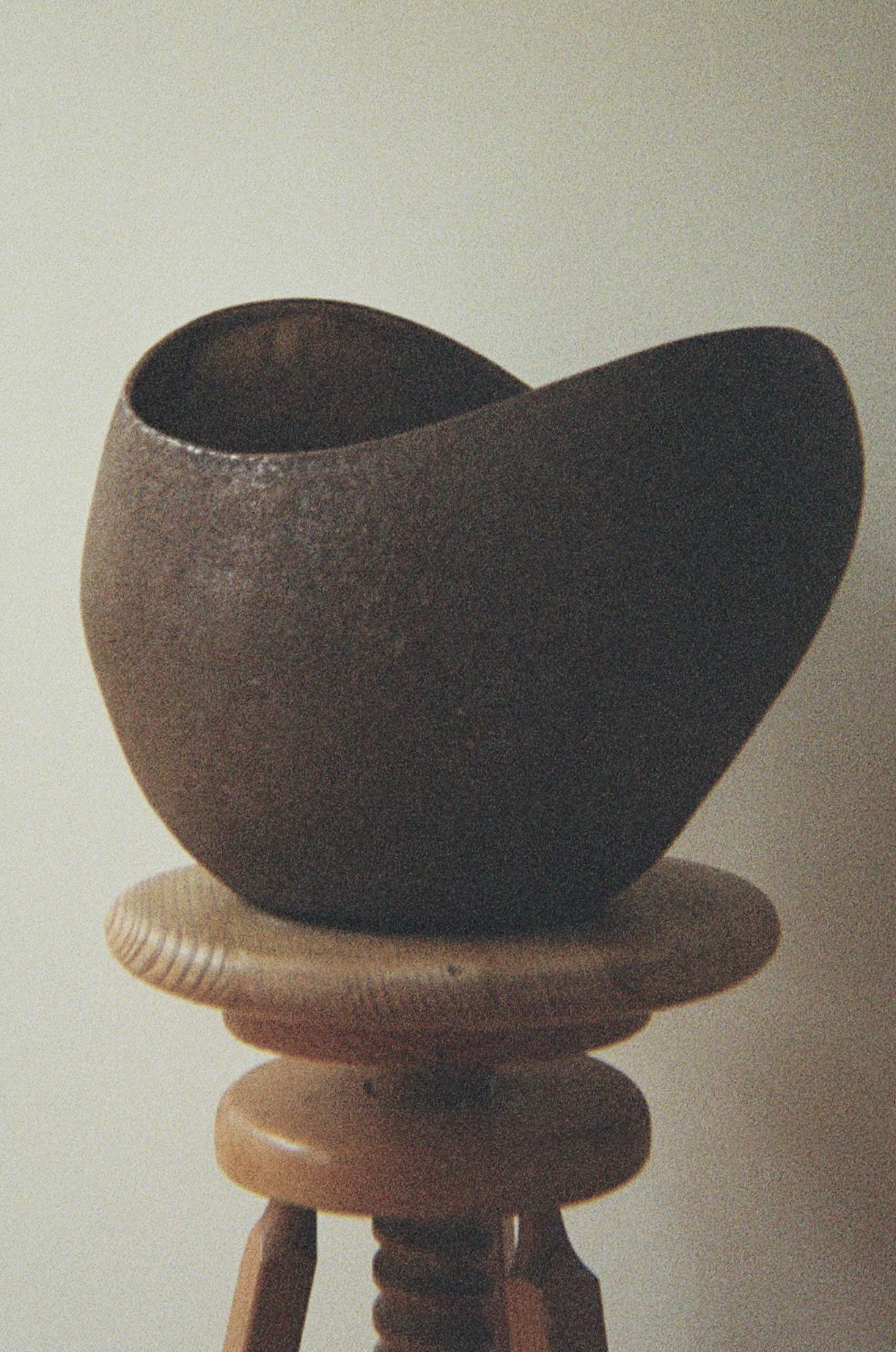 01 AMEN LIGHT SCULPTURE BROWN IMG 4609 11