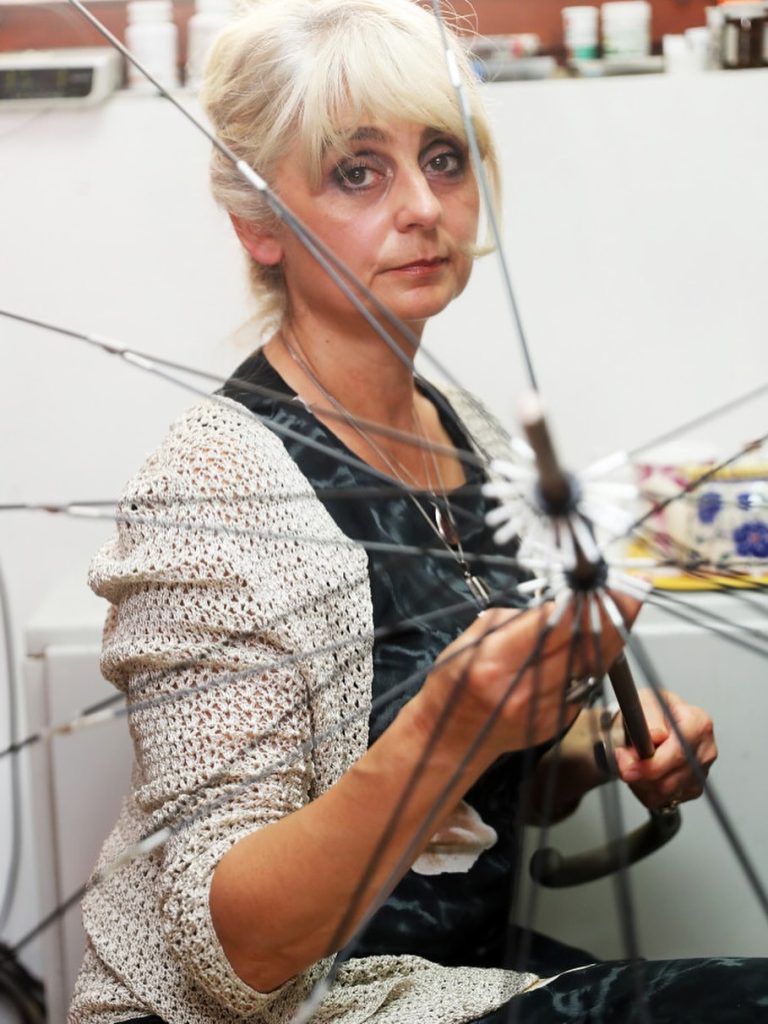 Kišobrandžijka iz Balkanske: Istorija jednog zanata i tri generacije žena 2 Drage nase musterijeKise prethodnih dana nije bilo nigde na vidiku – leto je odlucilo da nas st