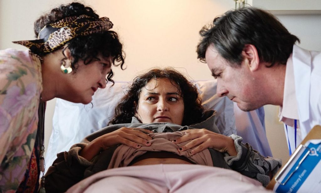 Filmovi sa Sundance festivala koji će obeležiti godinu pred nama 13 Screenshot 2026 01 30 at 13 28 42 Mum Im Alien Pregnant 2026