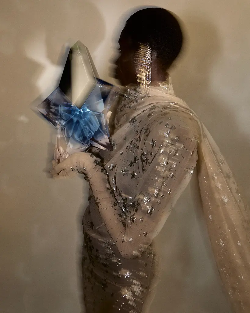 Stars on stars with Angel the signature Mugler fragrance that has been igniting the Holiday sea