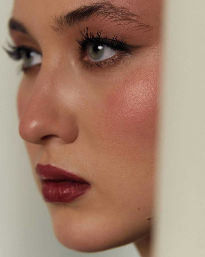 Za ovaj makeup gadget kažu da će zameniti Rhode masku 7 makeup