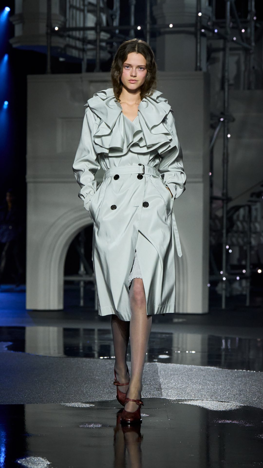 Burberry Winter 2026 Show Fronts Look 1