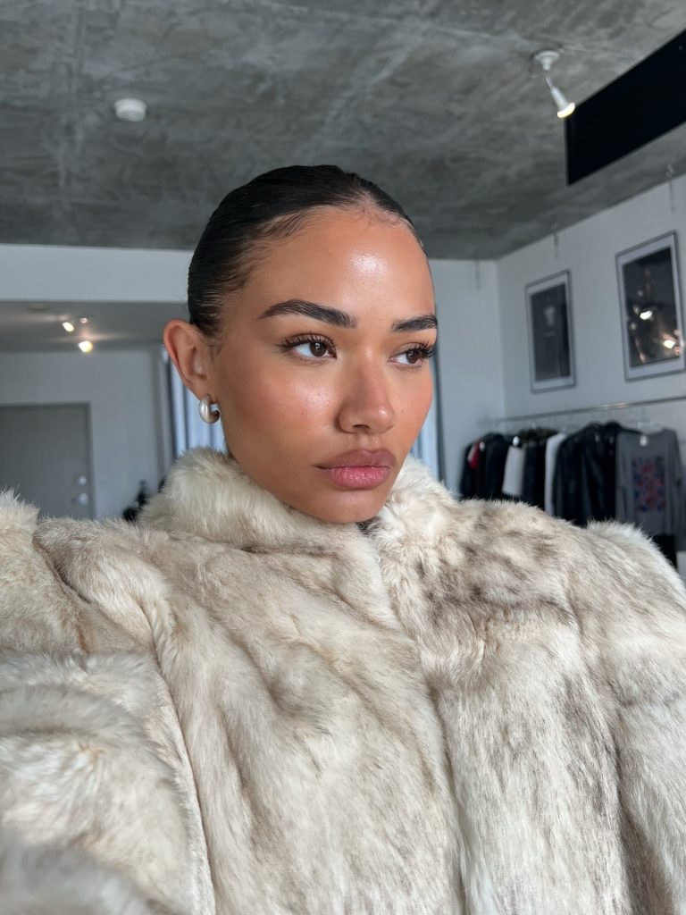 Hajlajter u ulozi rumenila: Makeup trik koji isprobavamo 8 image 9400802