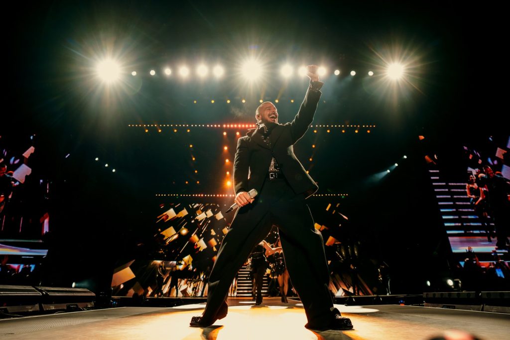 04 Riki Martin Press