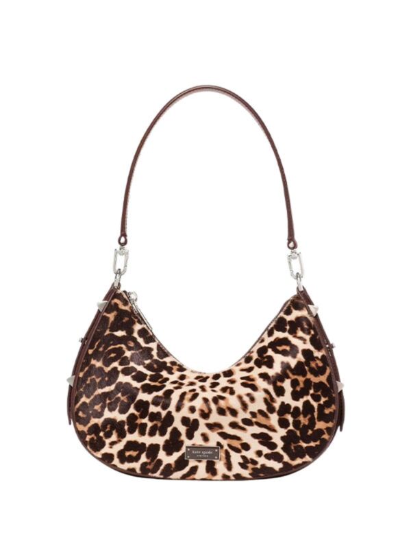 Torba koju vole Hari Stajls i Hejli Biber brzo transformiše autfit 15 KSKN018 001 1