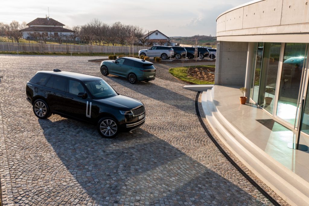 Range Rover Ekata Estate 27