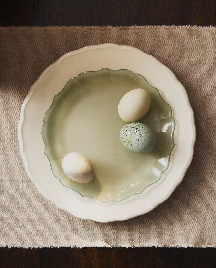 Zara Home komadi kojima planiramo da upotpunimo Uskršnju trpezu 8 Screenshot 2026 03 31 at 10 11 38 TALASASTI STAKLENI TANJIR ZA DESERT USKRSNJA KOLEKCIJA Zara Home SRBIJA SERBIA