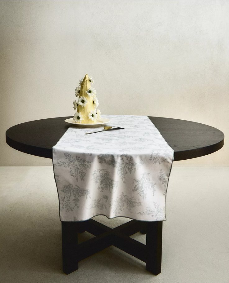 Zara Home komadi kojima planiramo da upotpunimo Uskršnju trpezu 9 Screenshot 2026 03 31 at 10 12 22 USKRSNJI STOLNJAK I SALVETA I USKRSNJA CASICA ZA JAJA USKRSNJA KOLEKCIJA Zara Home SRBIJA SERBIA