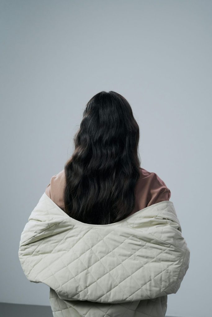 Kako pravilno da negujete tamnobraon i crnu kosu? 9 pexels ron lach 9604189