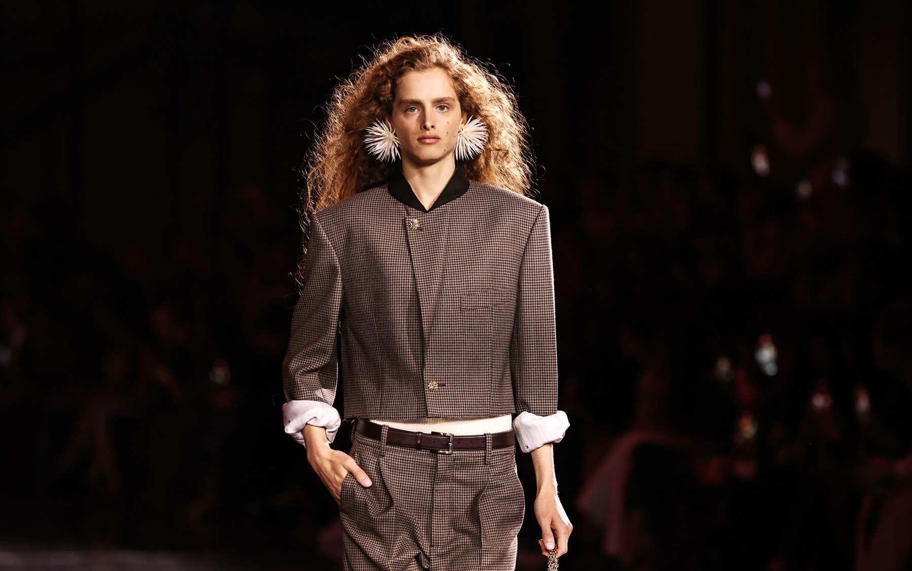 Zara već ima sako inspirisan Chanel blejzerom koji svi žele 1 zara