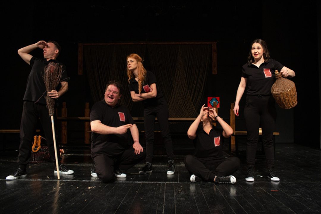 Sve niti pirotskog ćilima u predstavi „Tanka pređa srcem se tka" 1 cilim