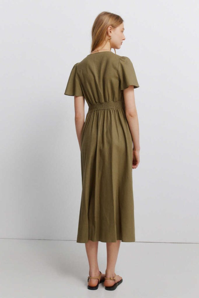 10 prolećnih haljina do 5.000 RSD 24 P 795363592D2