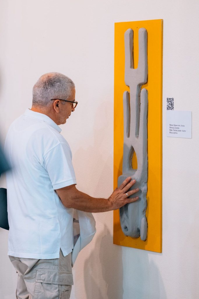 Prva publikacija na Brajevom pismu u izdanju Muzeja afričke umetnosti 8 Vidi dodirni oseti taktilna izlozba foto MAU 4