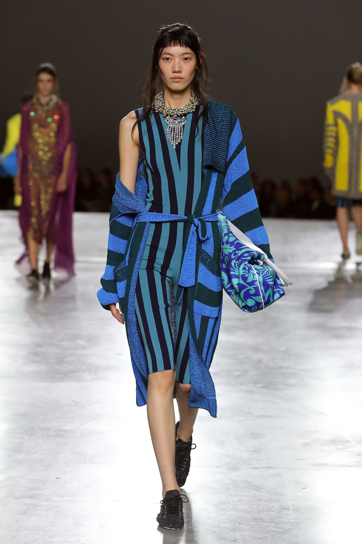 S piste u inspo folder: Najlepše odevne kombinacije iz prolećnih kolekcija 9 profimedia 1042208004