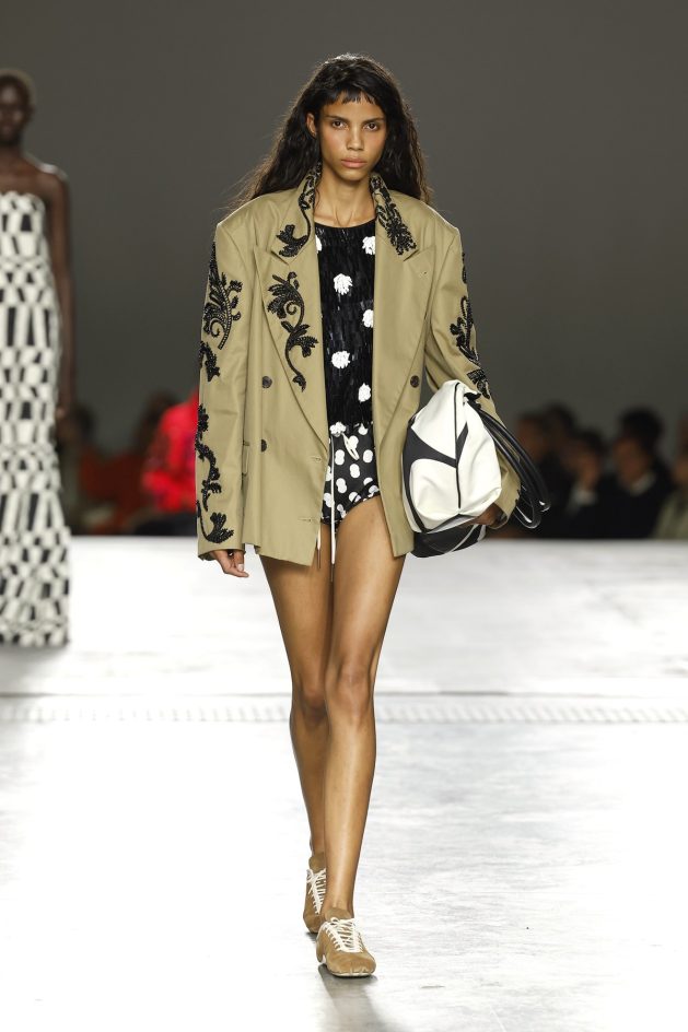 S piste u inspo folder: Najlepše odevne kombinacije iz prolećnih kolekcija 10 profimedia 1042305799