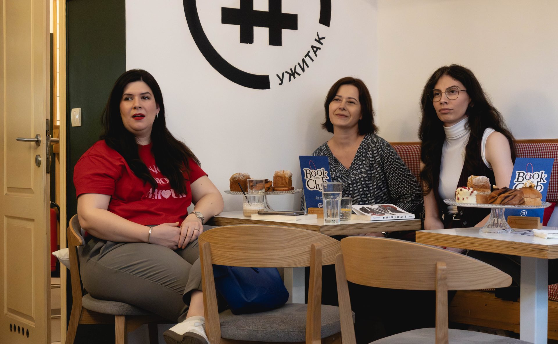 BURO book club kraljica bekstva 14