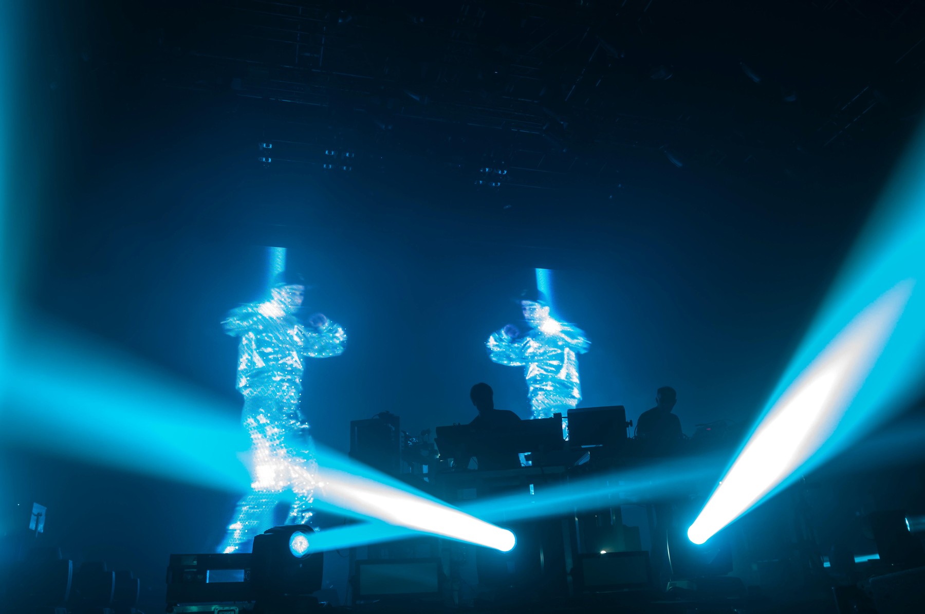 Kako je glumac Taron Egerton vratio The Chemical Brothers na vrh plejlisti 1 TARON AGERTON THE CHEMICAL BROTHERS GO