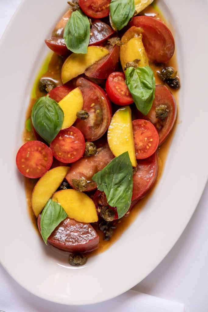 Fresca ima novi letnji meni, a ponovo je otvoren i - Fresca Cellar! 7 Salata od paradajza i breskve