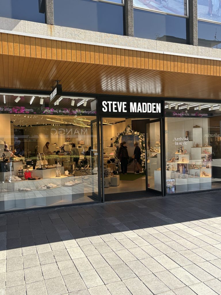 Beyond Borders: Steve Madden i modna zajednica bez granica 7 Steve Madden Rotterdam2 e1781173981301