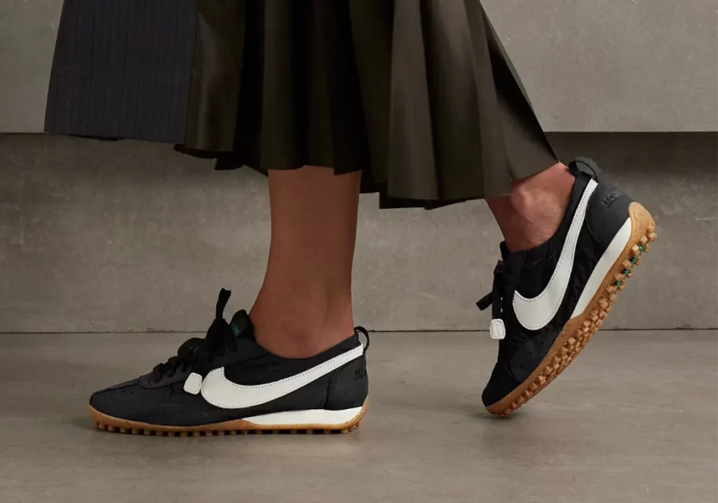 jacquemus nike moon shoe HV8547 001 3