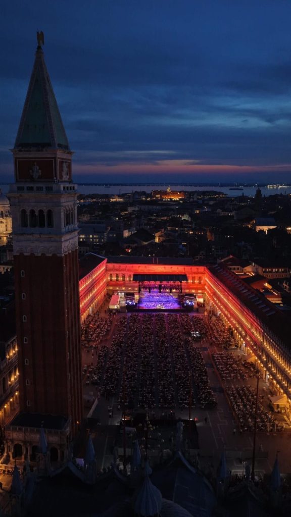 Kako zvuči vizija napretka kada joj glas pozajmi Andrea Bočeli? 12 11 Piazza San Marco