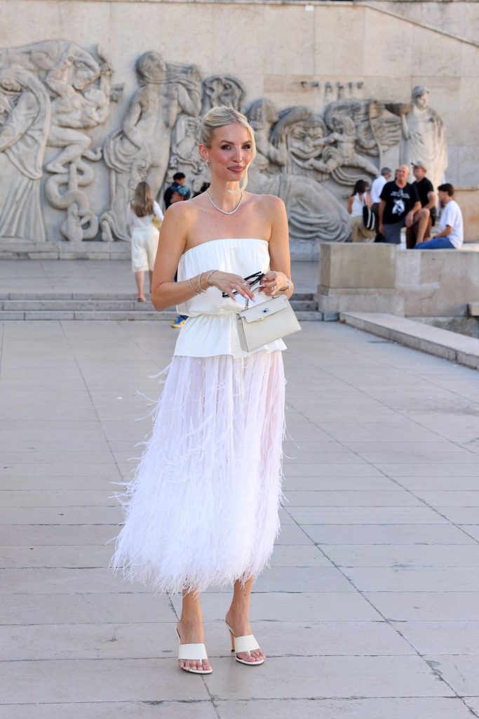 Street style autfiti iz Pariza: 7 glam izdanja za letnje proslave 11 profimedia 1114904932