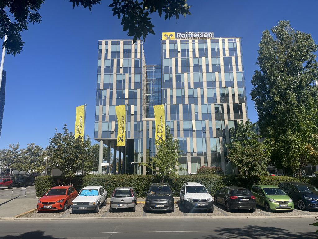 Raiffeisen banka osvojila šest priznanja Global Finance za digitalno bankarstvo u Srbiji 7 banka