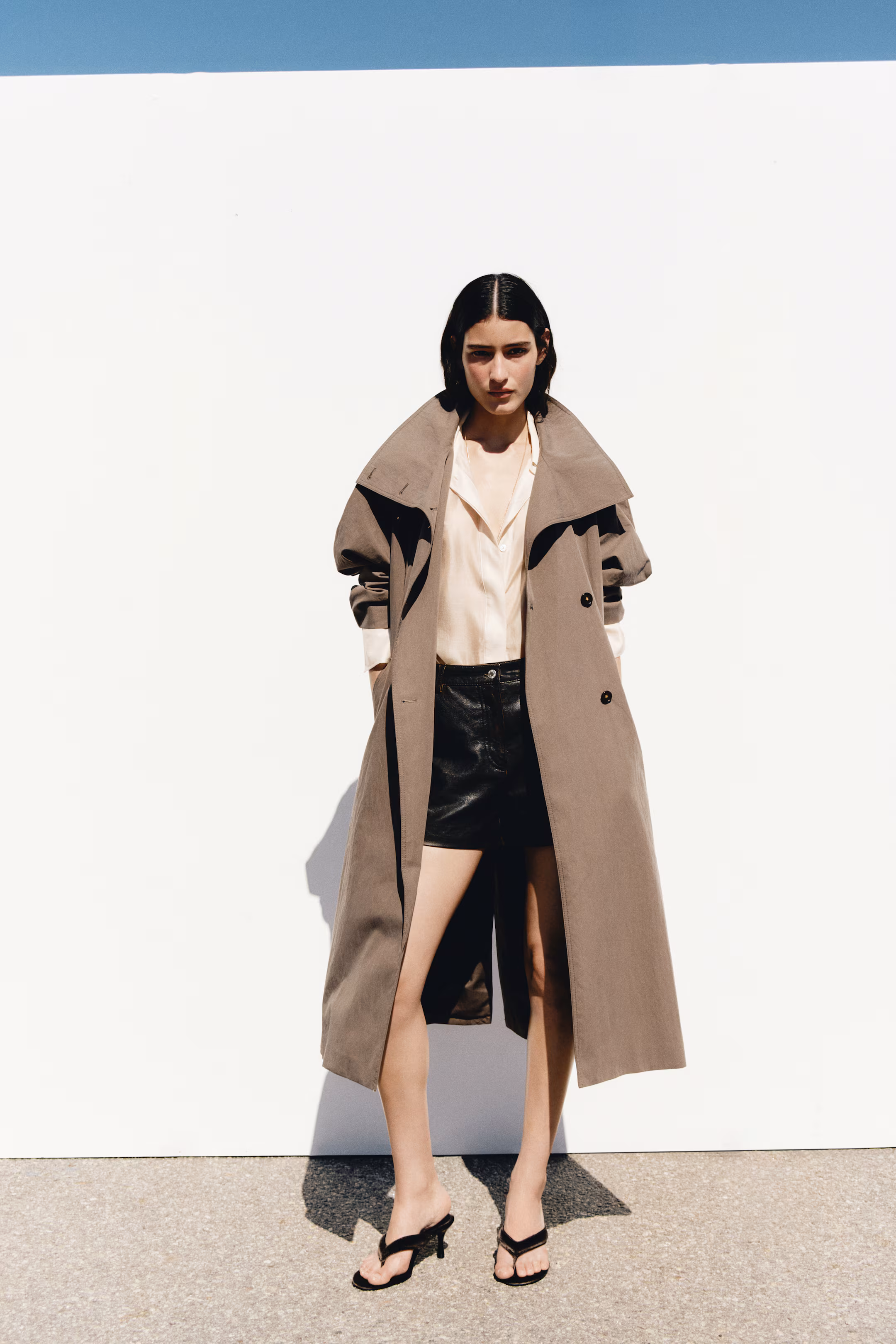 Trench mantil za jesen – kako odabrati pravi model? 9 Maxi trench mantil