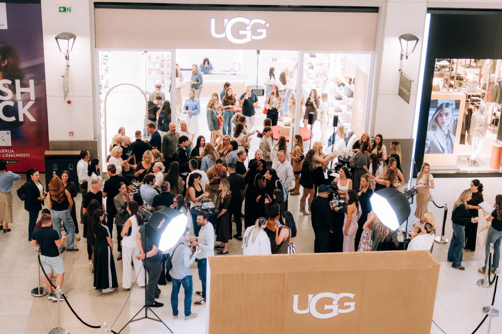 UGG