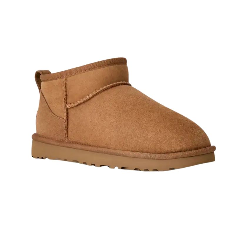 Bela Hadid nosi čizme kojima se vraćamo svake jeseni 9 zenske cizme ugg classic ultra mini ekskluziva 1116109 CHE