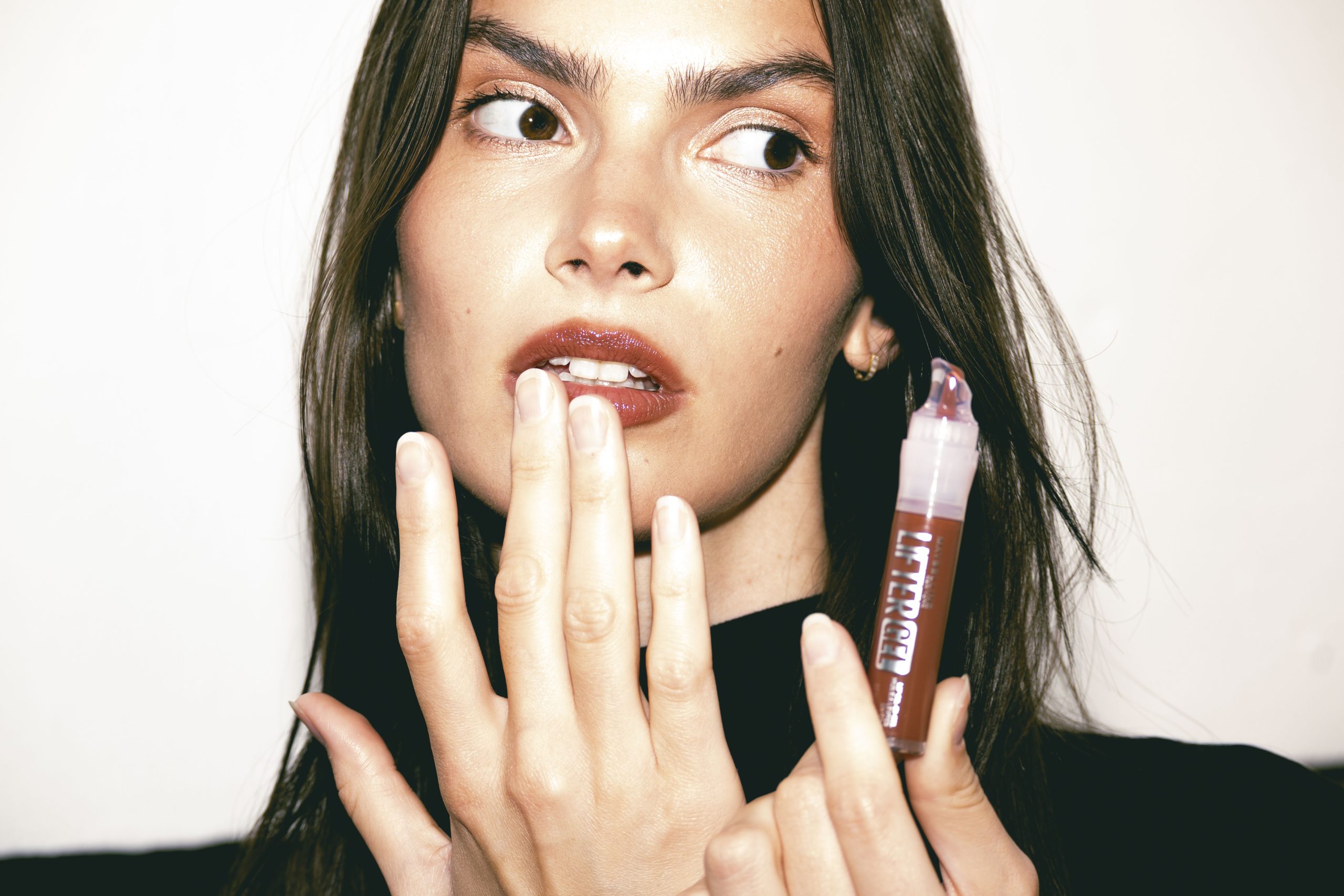 Ne možemo da skrenemo pogled - stigao je najsjajniji makeup trend 7 maybelline